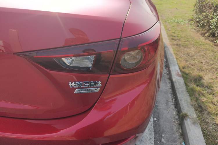 Used Mazda Mazda 3 Axela 2016 Sedan 1.5L Automatic Comfort Model
