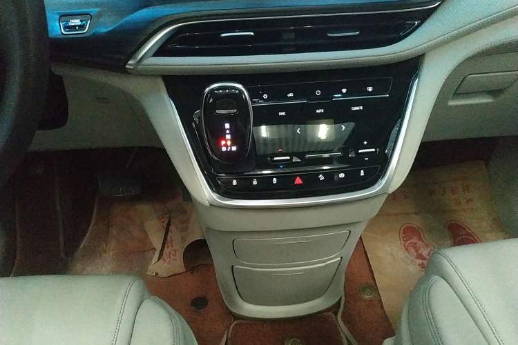 Used Buick GL8 2021 ES Landtrek 653T Comfort Edition
