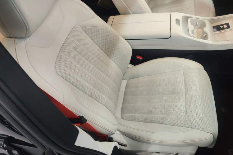 Used ONVO L60 2024 60 kWh Rear-Drive Version