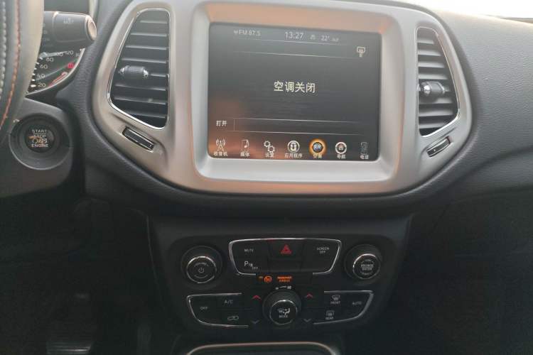 Used  Compass 2017 200T Automatic Family Edition
