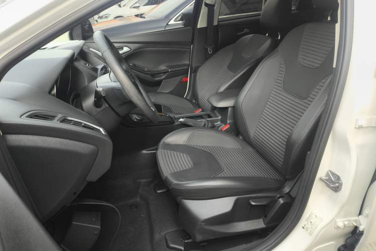 Used Ford Focus 2018 Hatchback Classic 1.6L Automatic Trendy SmartDrive Edition
