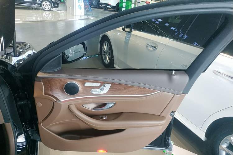 Used Mercedes-Benz E-Class 2023 Updated E 300 L Fashion Edition
