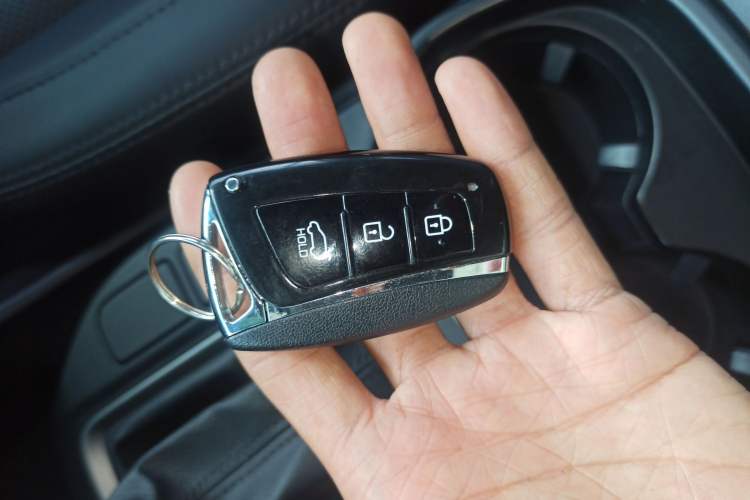 Used Hyundai Santa Fe 2015 2.0T Automatic 4x4 Smart 7-Seater
