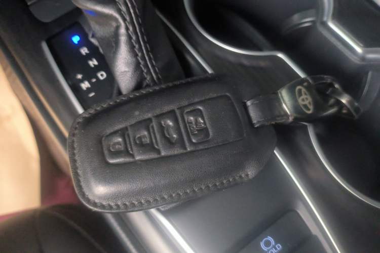 Used Toyota Camry 2021 2.0G Luxury Edition
