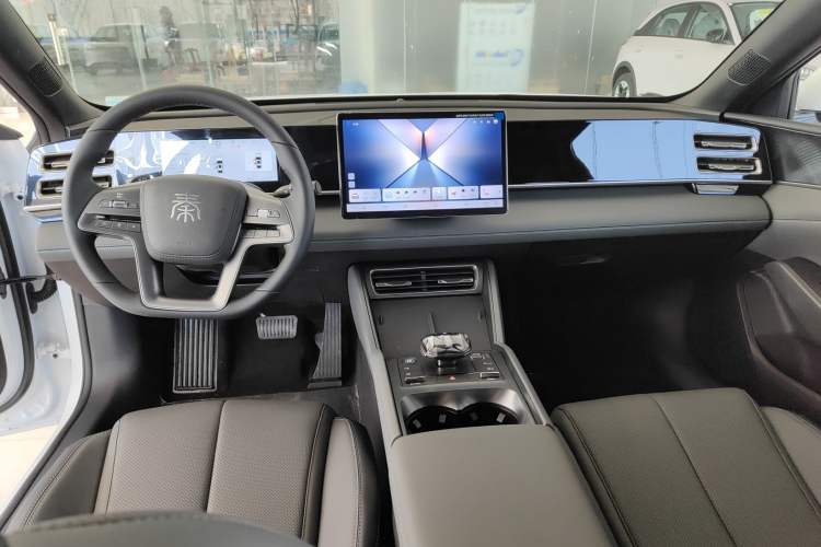 Used BYD Qin L 2025 DM-i Smart Drive 80KM Leading Model