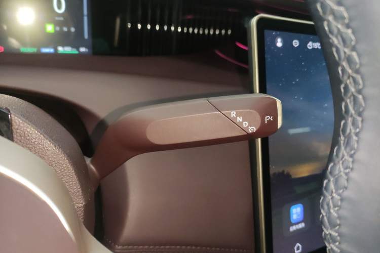 Used  11 2022 Long-Range Dual-Motor Luxury Edition 5 Seats
