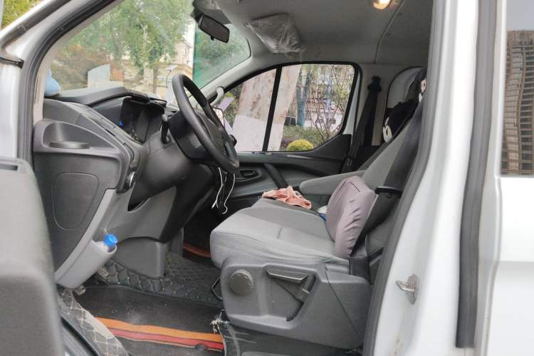 Used Ford Transit 2019 2.0T Diesel Multi-Purpose Commercial Vehicle Short Wheelbase Low Roof 6-Seater China VI Standard
