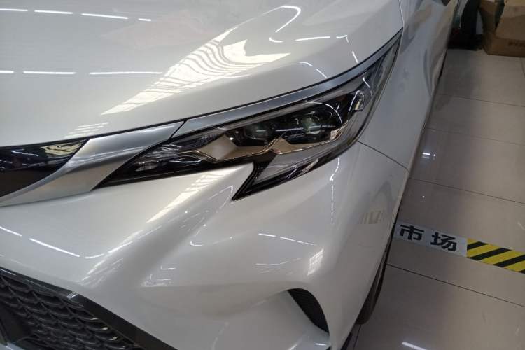 Used Toyota Granvia 2023 2.5L Hybrid Flagship VIP Edition