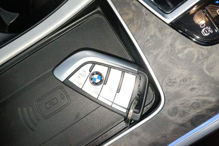 Used BMW X5 2022 Restyled xDrive 30Li Luxury Version M Sport Package
