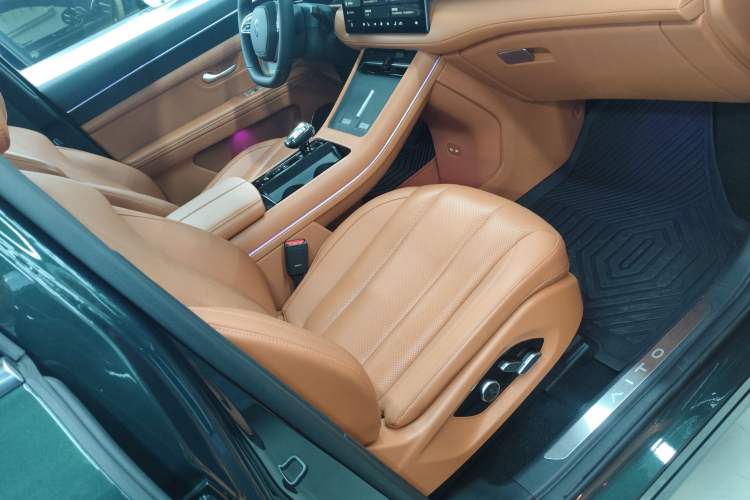 Used Hima AITO M7 2024 1.5T Intelligent Driving Rear-Drive Ultra Version 6 Seats
