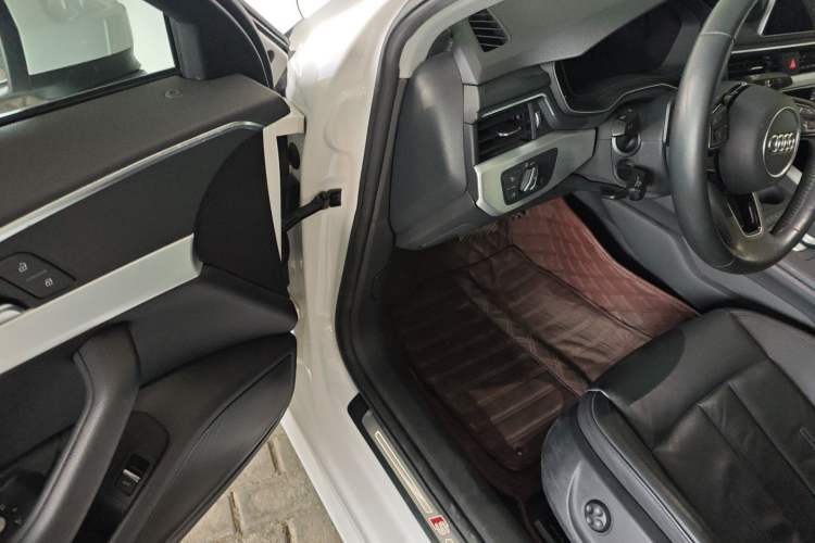 Used Audi A4L 2018 30th Anniversary Edition 40 TFSI Fashion Model
