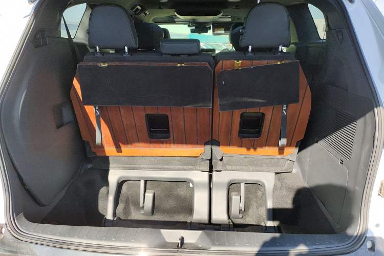 Used Toyota Granvia 2022 2.5L Hybrid Flagship Edition
