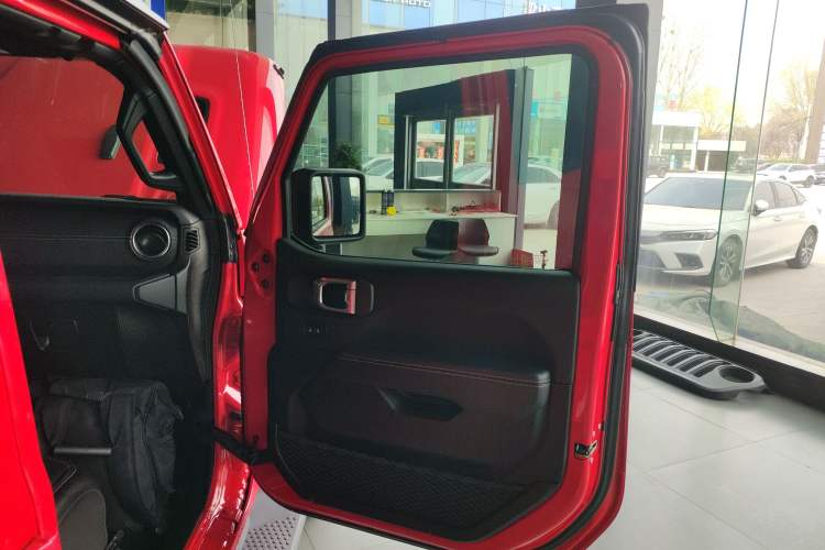 Used  Wrangler 2019 2.0T Sahara 4-Door Version China V Standard
