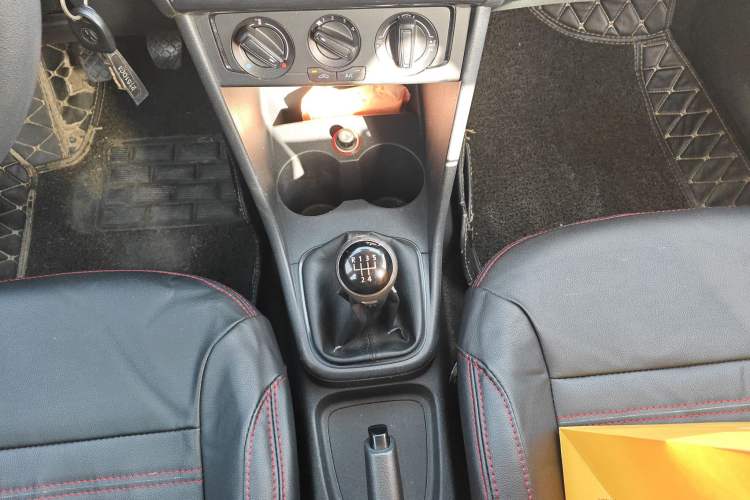 Used Volkswagen Polo 2014 1.4L Manual Fashion Edition
