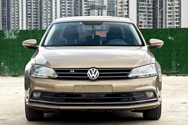 Used Volkswagen Sagitar 2017 230TSI Automatic Comfort Version
