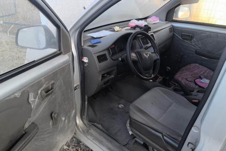 Used Wuling Rongguang V 2015 1.2L Base Version