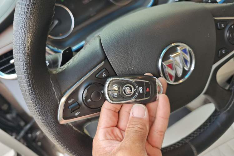 Used Buick GL8 2021 Land Cruiser Executive Class 652T Luxury Model