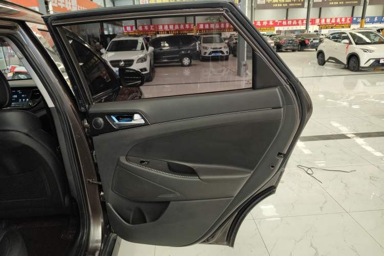 Used Hyundai Tucson 2018 1.6T Dual-Clutch Two-Wheel Drive 15th Anniversary Special Edition
