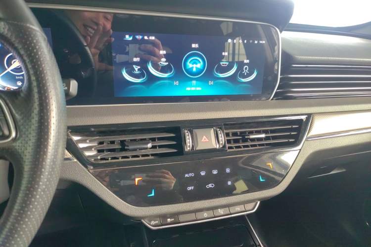 Used Hongqi HS5 2022 Facelifted Version 2.0T Smart Connect Flagship All-Wheel-Drive Edition
