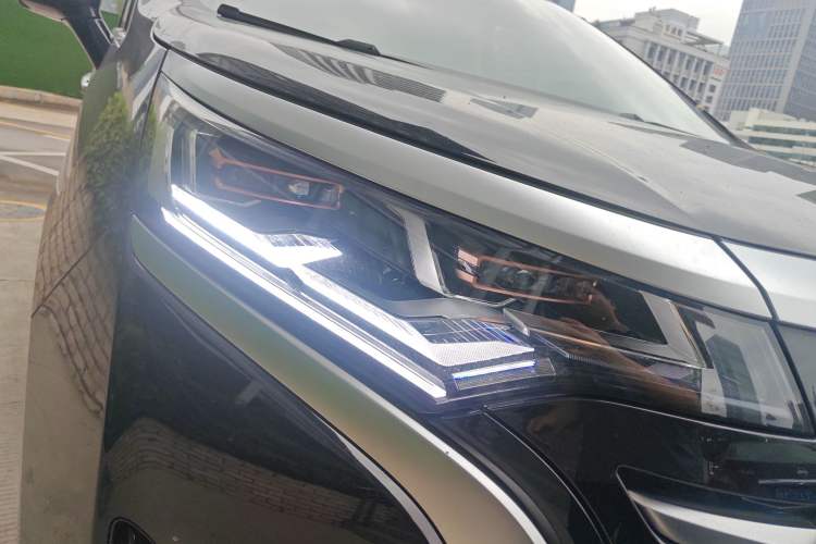 Used Denza D9 2024 DM-i 980 Four-Wheel Drive Prestige Model
