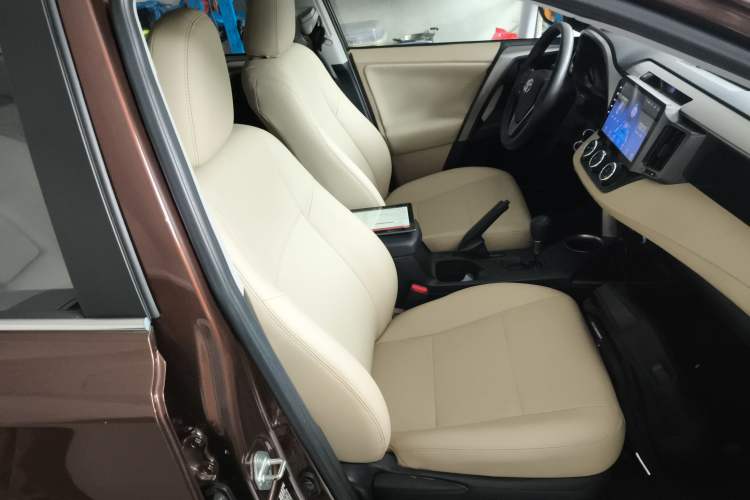 Used Toyota RAV4 2013 2.0L CVT Two-Wheel Drive Urban Edition
