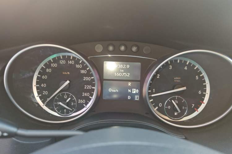 Used Mercedes-Benz R-Class 2017 R 320 4MATIC Business Edition Prestige Model
