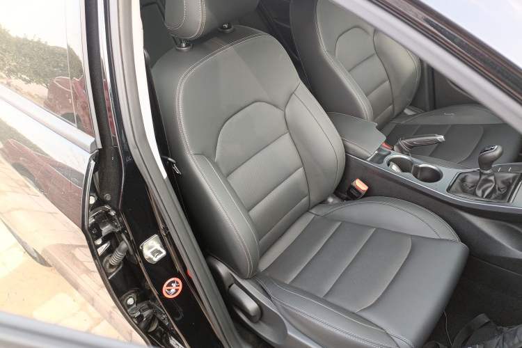 Used Geely Auto Emgrand 2019 Leading Edition 1.5L Manual Fashion Model China VI Standard
