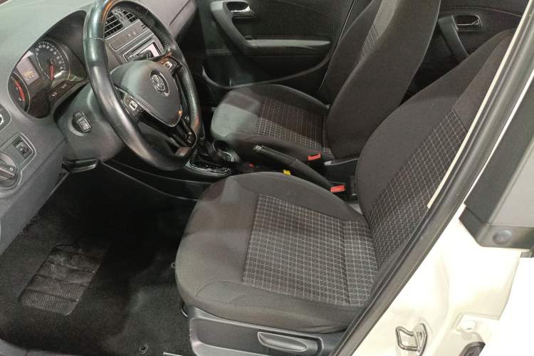 Used Volkswagen Polo 2016 1.6L Automatic Comfort Model
