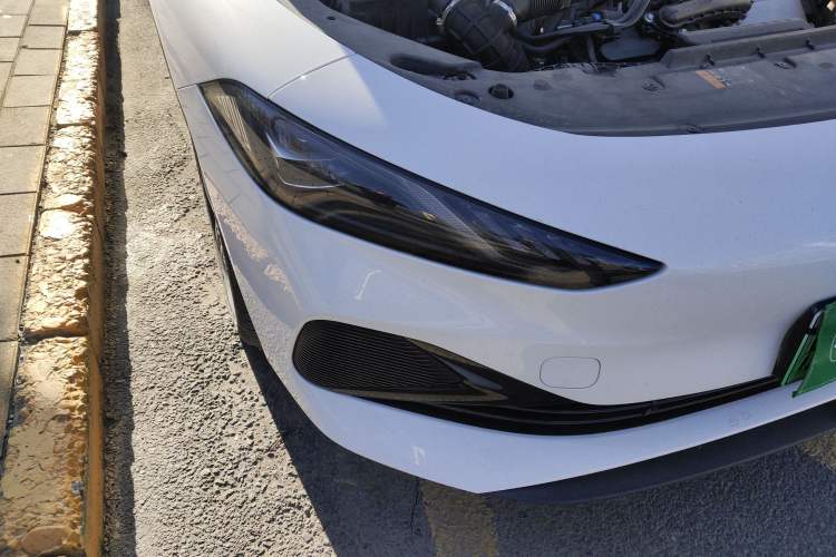 Used Roewe D7 2023 DMH 125km Superior Edition
