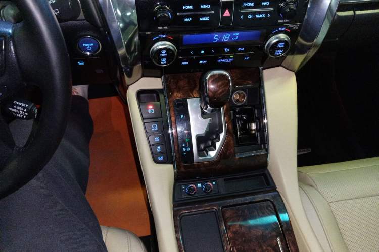 Used Toyota Alphard 2020 Dual-Engine 2.5L Luxury Edition
