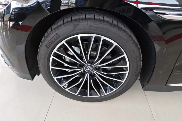 Used BYD Han 2025 DM-i Intelligent Driving Edition 125KM LiDAR Flagship Model
