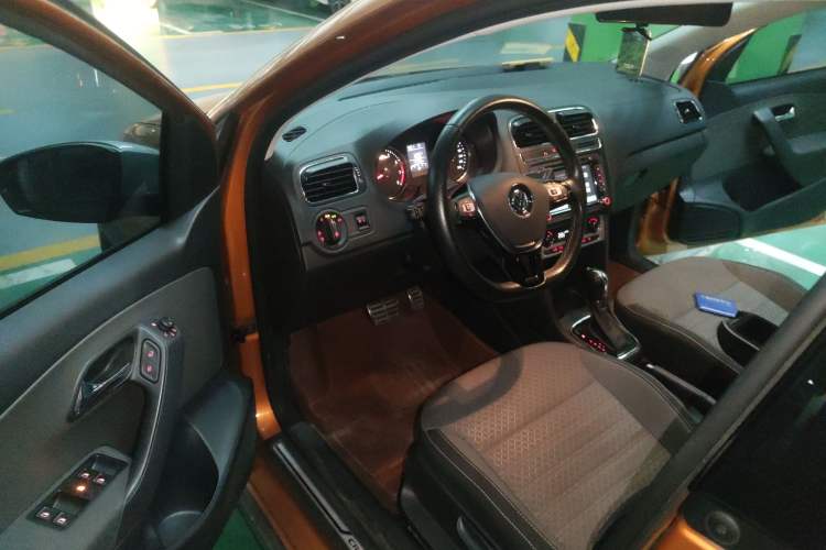 Used Volkswagen Polo 2016 1.6L Cross Polo Automatic
