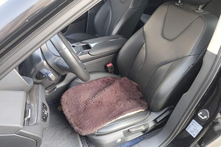 Used Hongqi E-QM5 2022 431 km Charge & Enjoy Edition
