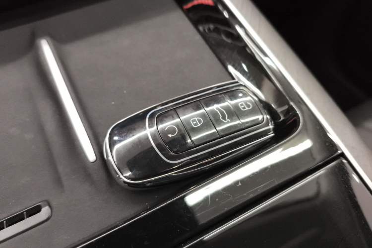 Used Chery Tiggo 9 2025 2.0T Dual-Clutch Two-Wheel Drive Black Samurai Edition 5 Seats