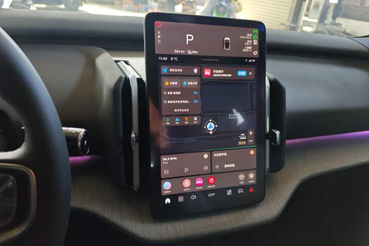 Used Volvo EX30 2025 Rear-Drive Long-Range Plus Model