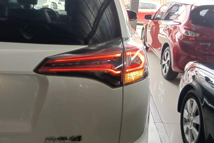 Used Toyota RAV4 2018 2.5L Automatic 4x4 Elite i Edition
