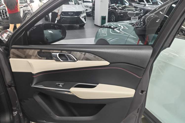 Used Lynk & Co 02 2022 1.5T DCT Shine Pro
