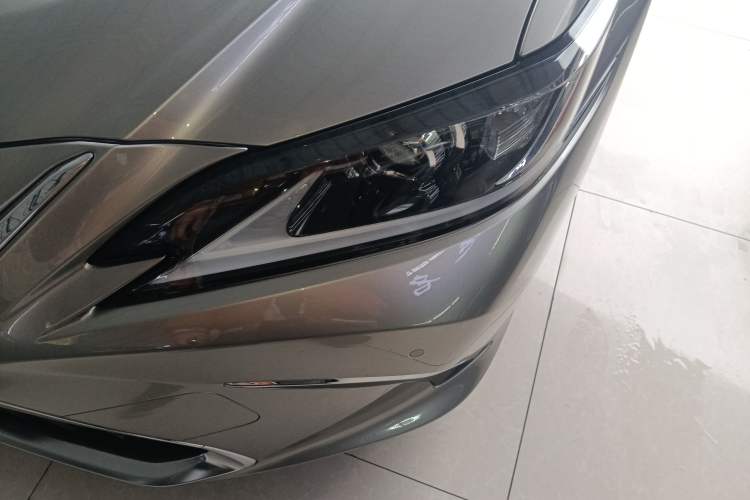 Used Lexus ES 2022 300h Excellence Edition
