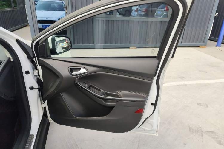 Used Ford Focus 2018 Hatchback Classic 1.6L Automatic Trendy SmartDrive Edition