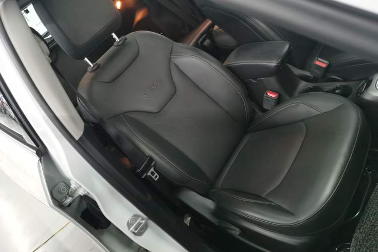 Used  Compass 2017 200T Automatic Family Edition
