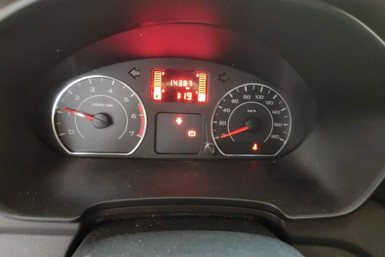 Used Wuling Hongguang V 2022 1.5L Jingqu Edition Enclosed-Window Vehicle with Electric Power Steering LAR