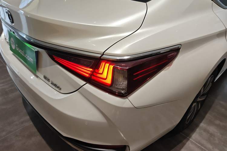 Used Lexus ES 2020 260 Excellence Edition
