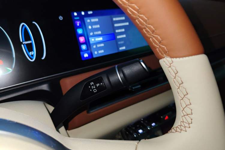 Used ORA Good Cat 2023 401 km Standard Range Luxury Version Lithium Iron Phosphate
