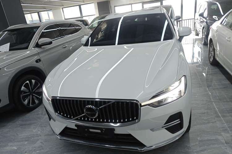 Used Volvo XC60 2023 B5 4x4 Smart Luxury Edition
