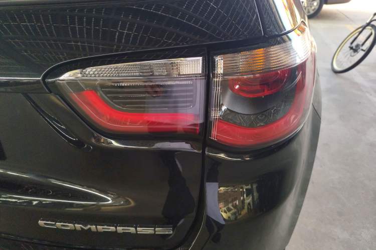 Used  Compass 2020 220T Automatic Leading Edition
