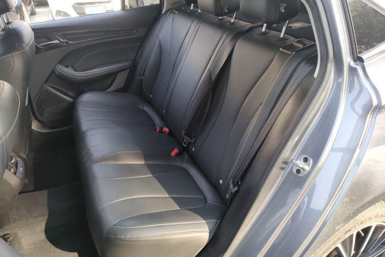 Used Roewe i5 2021 1.5L Manual Diamond Edition