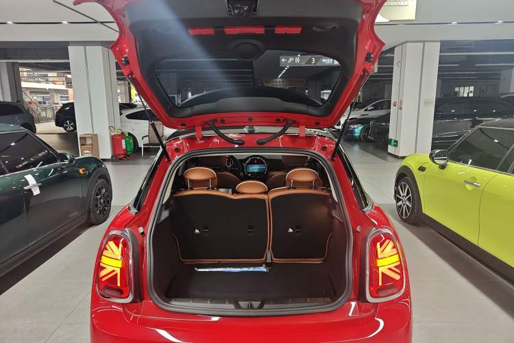 Used  MINI 2022 Updated 1.5T COOPER Artist Five-Door Edition
