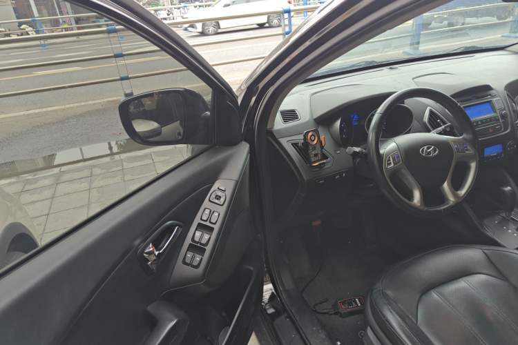 Used Hyundai ix35 2015 2.0L Automatic 2WD Smart Type China IV