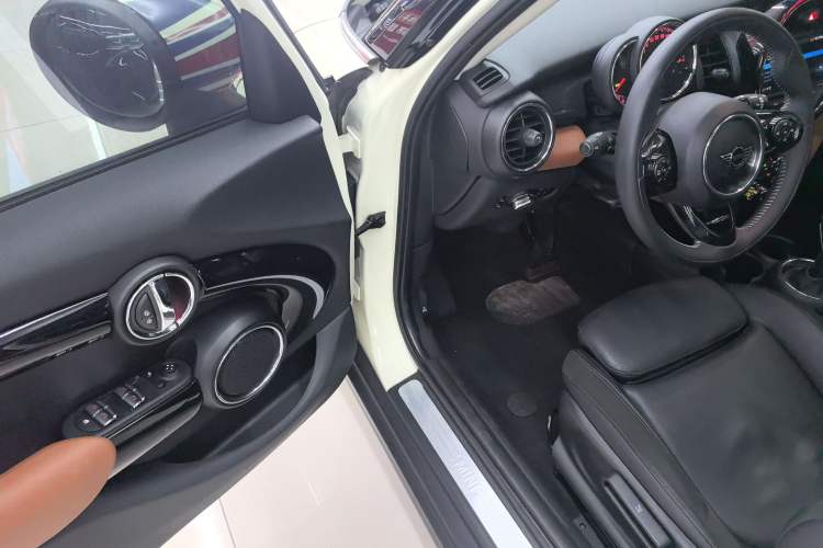 Used  MINI 2019 1.5T COOPER Artist Five-Door Edition
