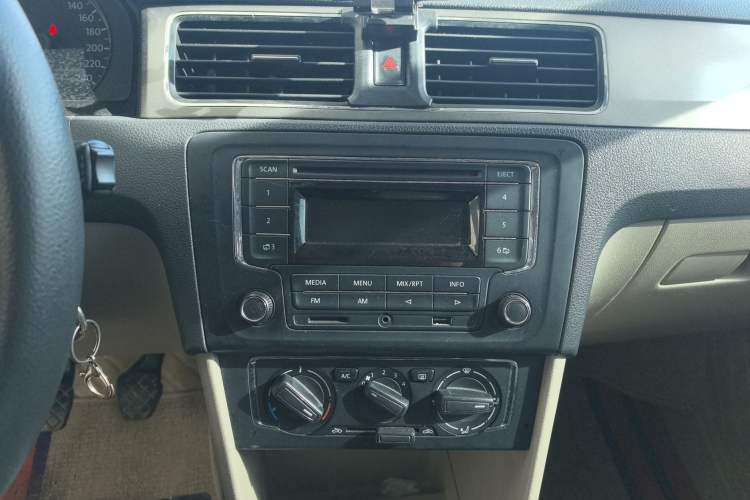 Used Volkswagen Santana 2013 1.6L Manual Comfort Edition
